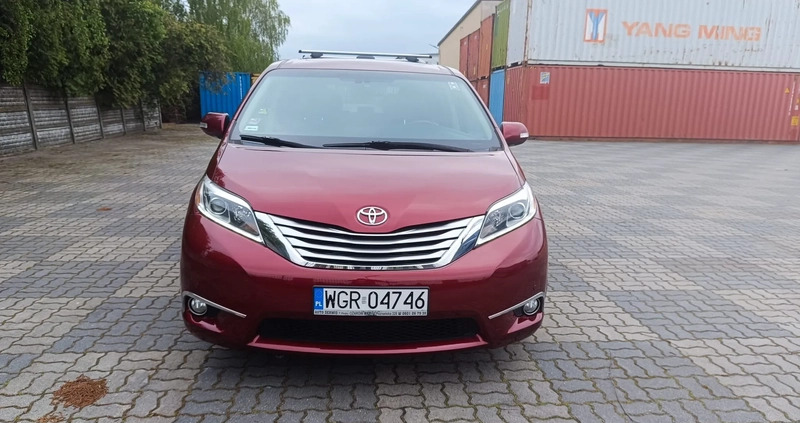 Toyota Sienna cena 109500 przebieg: 116000, rok produkcji 2015 z Grójec małe 379